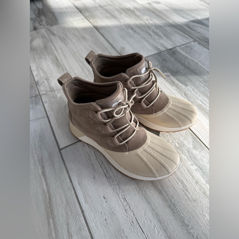 Sorel Women’s Out N About III, Size 9, Omega Taupe, Bleached Ceramic
